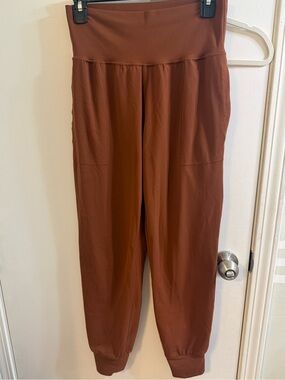Athleta salutation joggers
